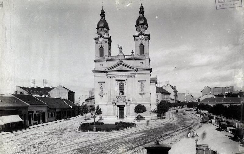 A Baross utca a Horváth Mihály (Mária Terézia) térnél, Szent József-templom. A felvétel 1896 körül készült.