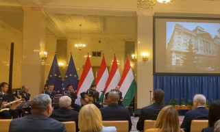 Az önkormányzatok napja alkalmából szólt a Jóbarátok zenéje a Belügyminisztériumban, Kövér is jelen volt