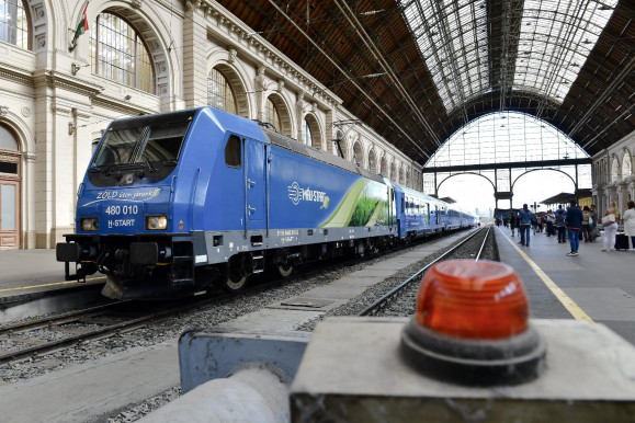 Keleti igen, Nyugati félig, Déli nem