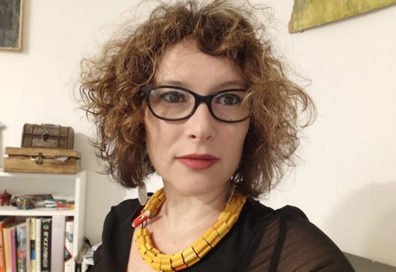 Király Kinga Júlia: Apa Szarajevóba ment