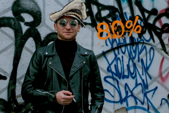 A málnaszőr, ha kavarják – Szénási Sándor jegyzete