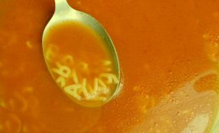 Nemzeti, azaz Orbán Viktoré vagy a tettestársaié – Hardy Mihály jegyzete