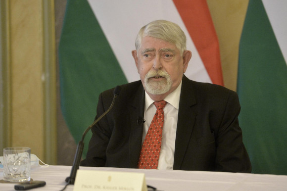 Életveszélyes fenyegetés miatt lehet szükség Kásler rendőri védelmére