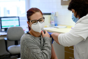 15 ezer tanár továbbra is oltatlan