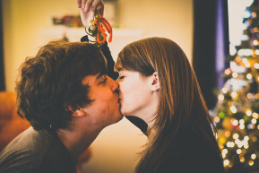 A felelősségteljes csókolózás szabályai – Selmeci János jegyzete