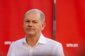 Olaf Scholz is részt vett a szélsőjobb elleni tüntetésen Potsdamban