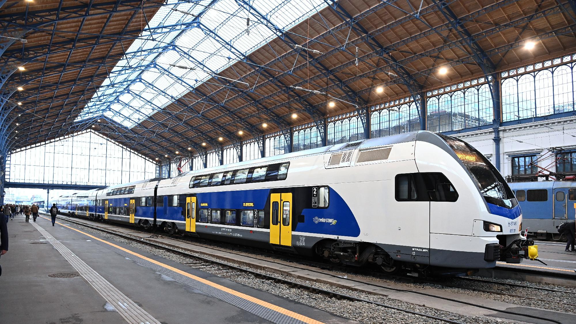 Elindult az első emeletes vonatjárat Esztergom és Budapest k?