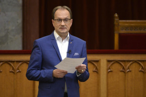 Hoppál: 102 éve szabadította fel Baranyát Horthy a hazaáruló szocialisták alól