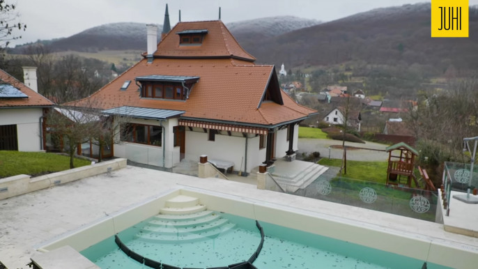 Juhász Péter Székelyföldön Kövér László kabinetfőnökének úszómedencés villájára bukkant