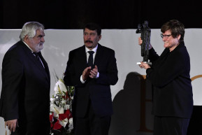 Karikó Katalin most a Covid-árvákon segít