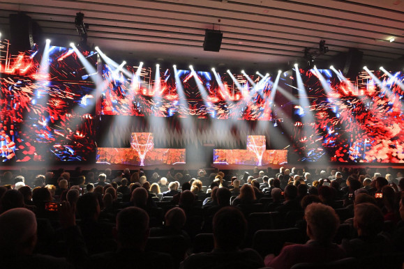 Jogtalanul játszotta a Fidesz a Listen to your heart-ot, letiltották