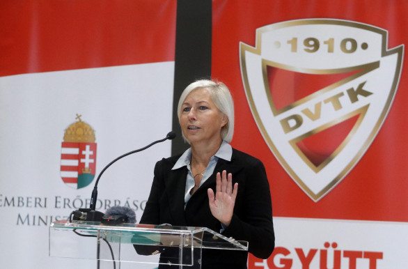 Fotóstúdiónyi felszerelést igényelt Miskolc fideszes képviselője