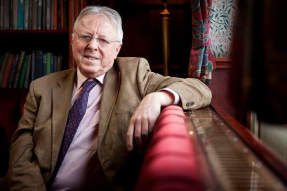 Elhunyt Dobos Attila