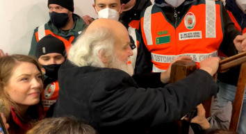 Nekifeszültek a NAV embereinek Iványiék székházában