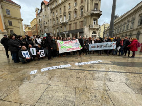 Egy napi bérüket ajálották fel az ELTE oktatói a tiltakozó pedagógusoknak