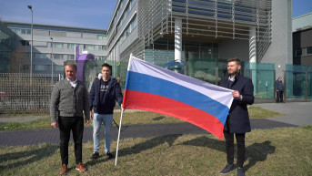 A DK odament az MTVA-hoz, majd felvonta az orosz lobogót, mert az az orosz dezinformáció európai székháza