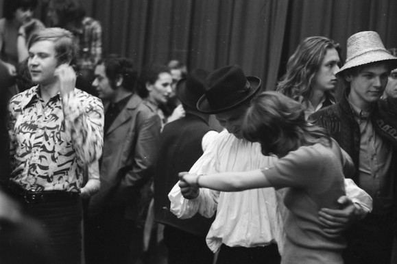 Kötelező táncok – A szalonoktól az utcákig