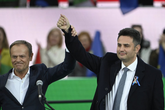  Donald Tusk: Becsületes embernek nincs kétsége afelől, kinek az oldalára kell állnia ebben a küzdelemben