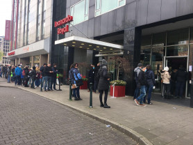 Egy órás sor Düsseldorfban