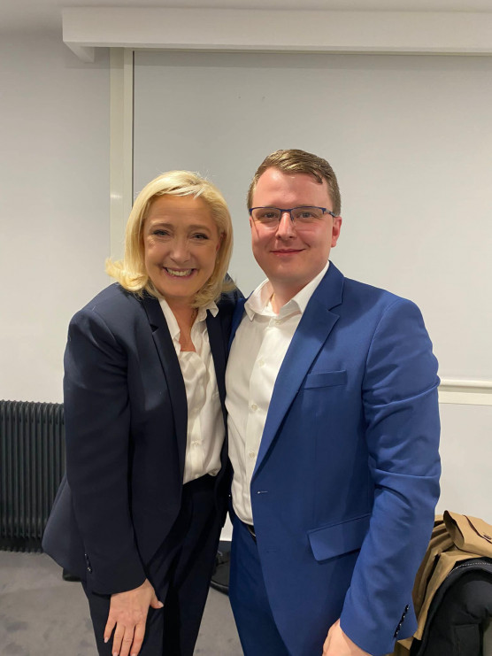 Le Pennel szelfizett Novák Katalin favoritja