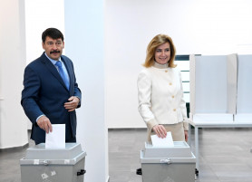 Áder 720 négyzetméteres villába vonul vissza nyugdíjasnak, élete végéig fizetjük az ellátását