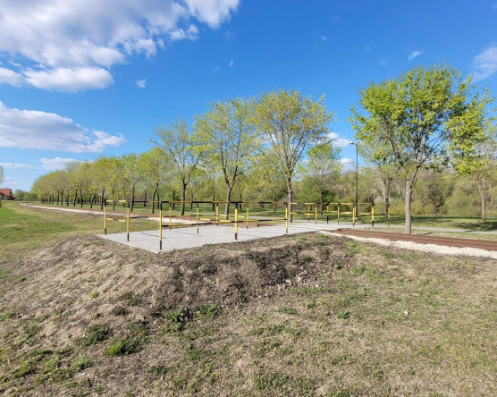 Hadházy: A semmibe vezető vasúti átjáró