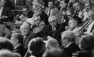 Jobb politikusokat! – Selmeci János jegyzete