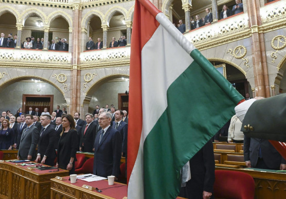 Módosít a kormány, még 26 milliárd megy kommunikációra és 37 milliárd sportra