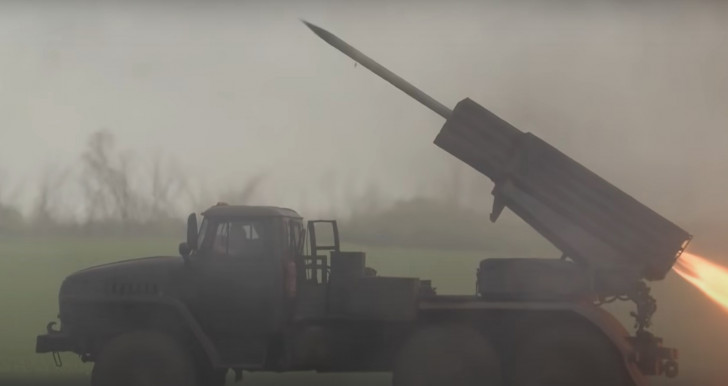 Messze, messze, a vad Urál aljában – Szénási Sándor jegyzete