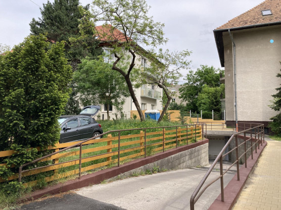 Feljelentést tesz Hadházy a zuglói ingatlanügyben