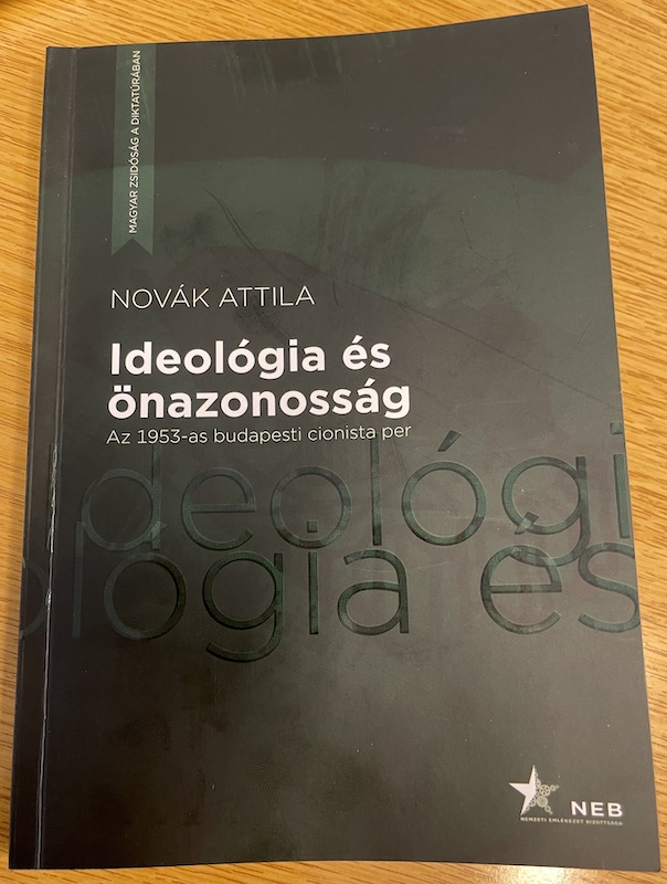 Novák Attila: Ideológia és önazonosság