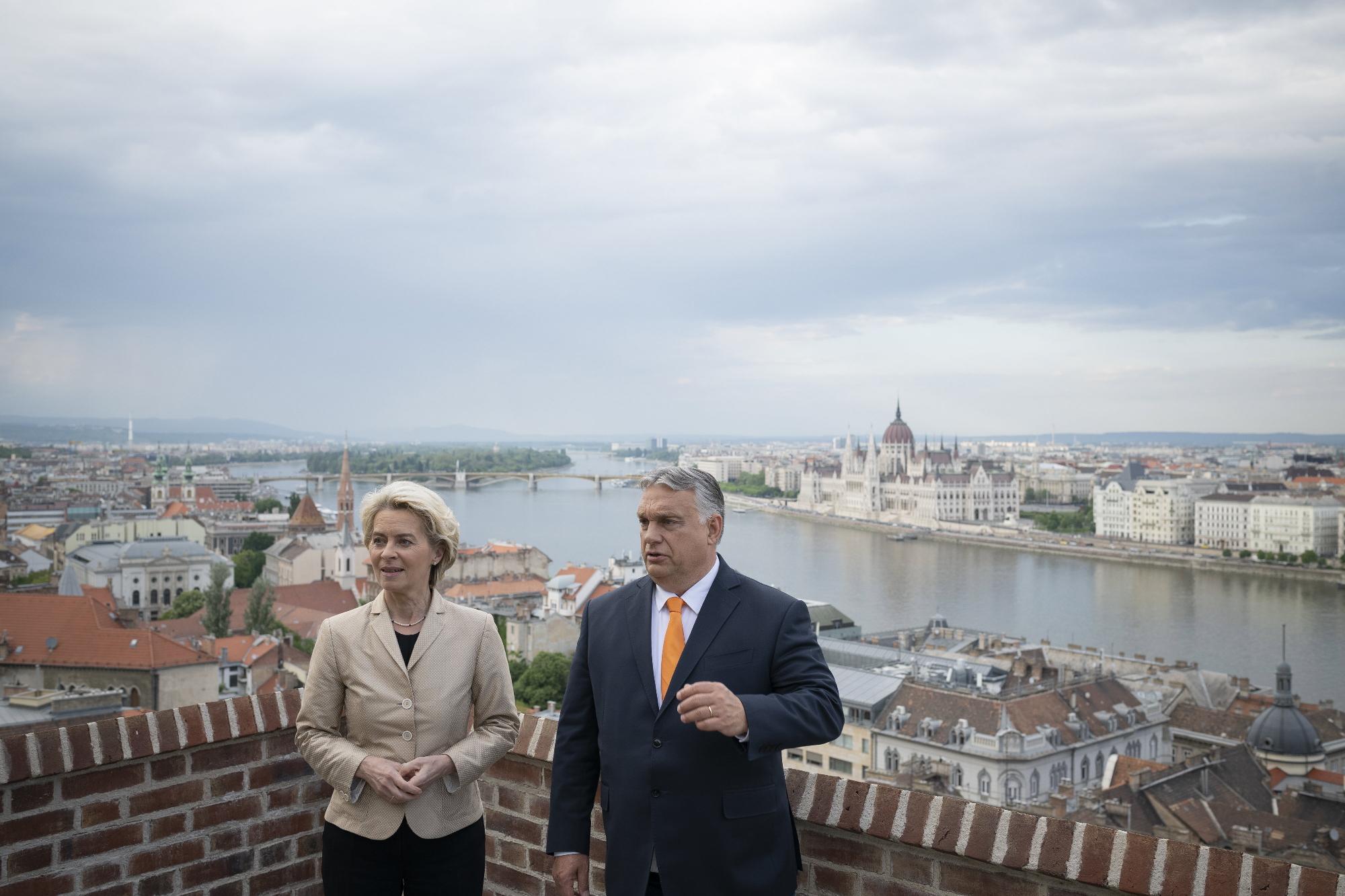 Orbán Viktor az Európai Bizottság elnökével tárgyal