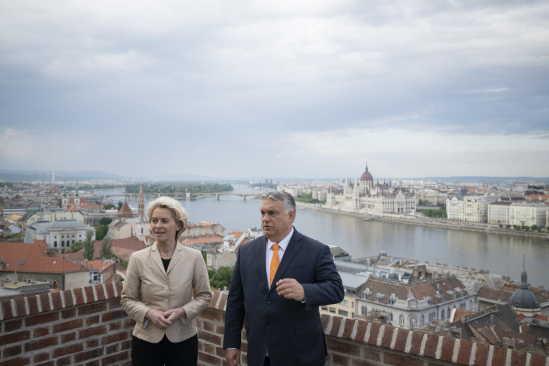 Orbán Viktor az Európai Bizottság elnökével tárgyal