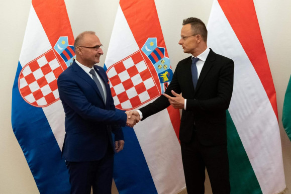 Szijjártó reagált arra, hogy bekérették a zágrábi magyar nagykövetet
