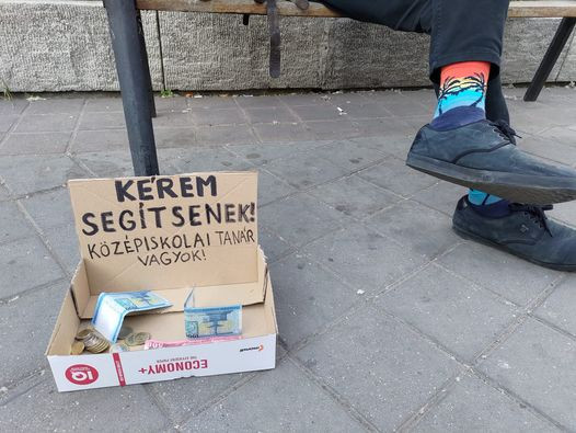 A Deák téren koldult egy középiskolai tanár