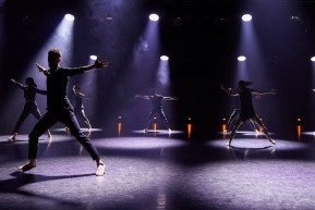 Tele van a város fesztivállal