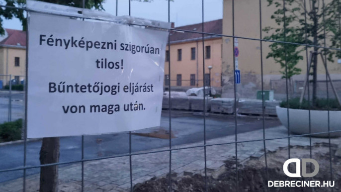 Mégsem büntethető, ha fotózzák a debreceni városházi építkezést