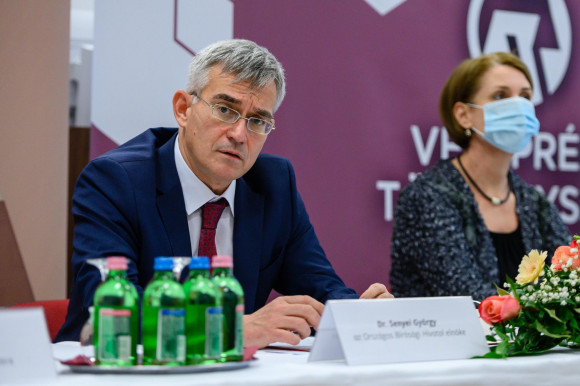 Senyei főbíró segített, majd a lelepleződés után vizsgálatot indított, aztán az egészet titkosította