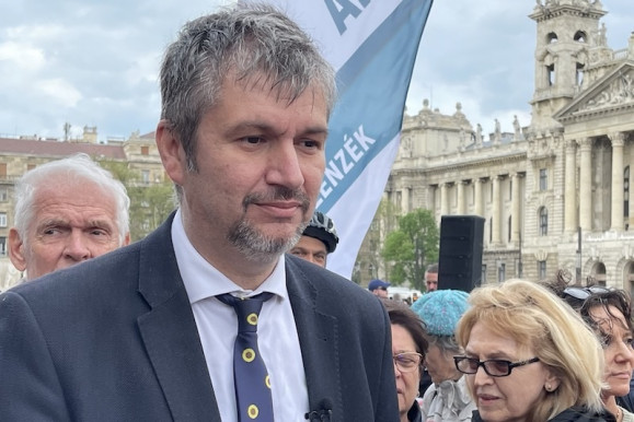 Hadházy: Hála Istennek Mészáros baromira érthet a pénzügyekhez