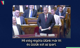 Orbán élvezi, hogy Kálmán Olgával beszélhetett a parlamentben
