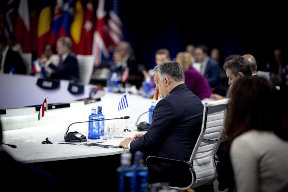 Orbán játéka: bajkeverés, vagy orosz alku