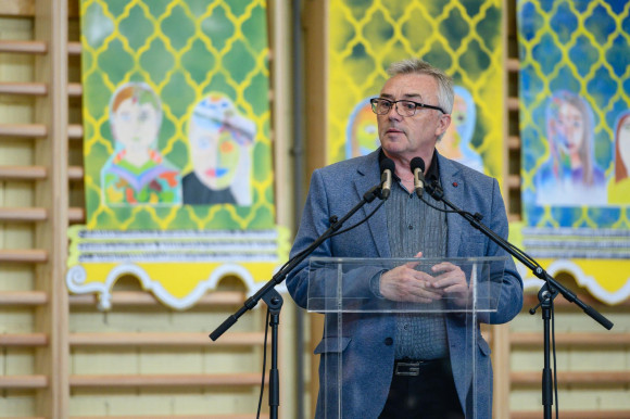 Négy miniszteri biztossal megint előbbre van az ország