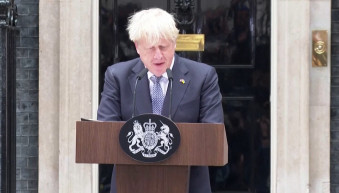 Boris Johnson lemondott a pártelnökségről
