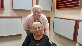 Akinek Törőcsik Mari kezet csókolt