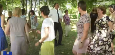 Körbetáncolták a polgármesternők a fideszes főnököt