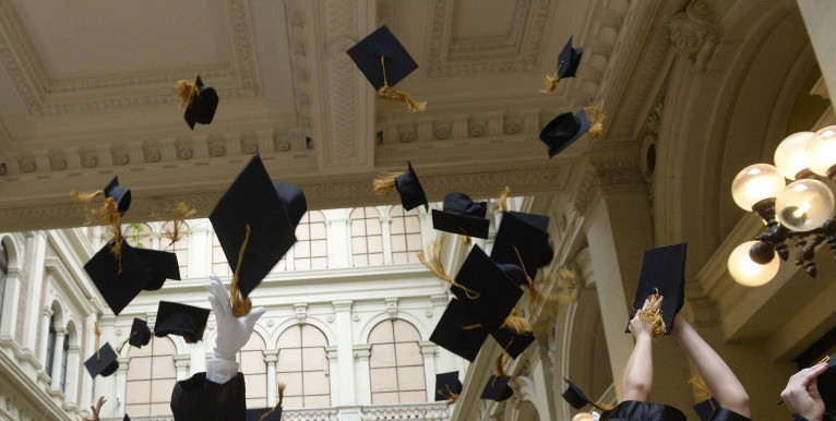 Hadházy szerint a tanárokat kirúgó tankerületis plagizálva szerezte a diplomáját