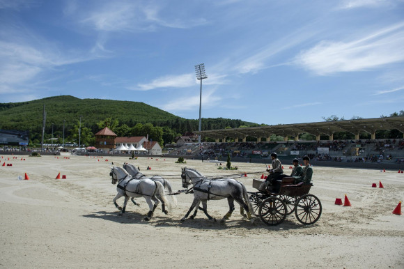 Odaköltözik a Nemzeti Vágta, ahol Mészáros cége épített lovasstadiont