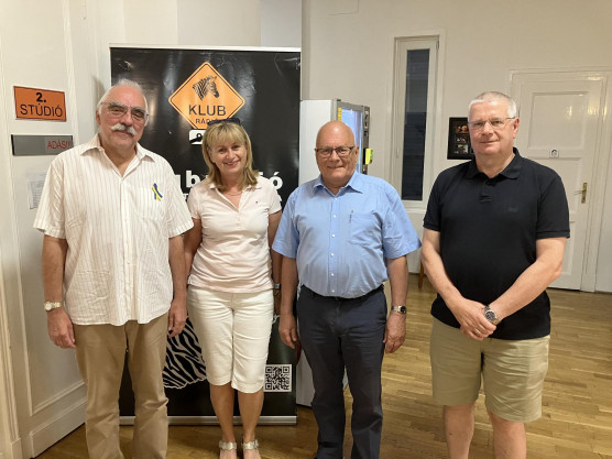 Bokros: Ha Orbán becsavarodik, amire van esély, jöhet a Huxit