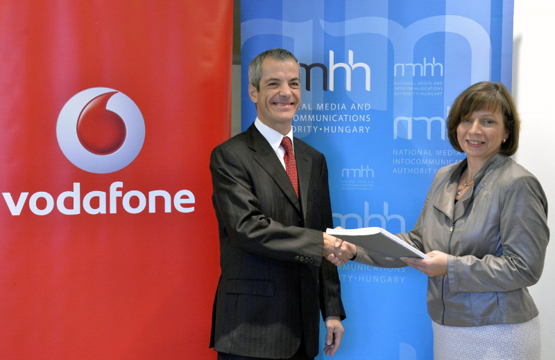 Szerződést kötött az NMHH a Vodafone Magyarországgal