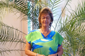 Többmilliós jutalom Üllő polgármesterének